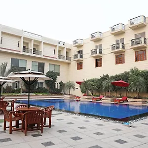 Westend - And Banquet Near Delhi Airport Нью-Дели